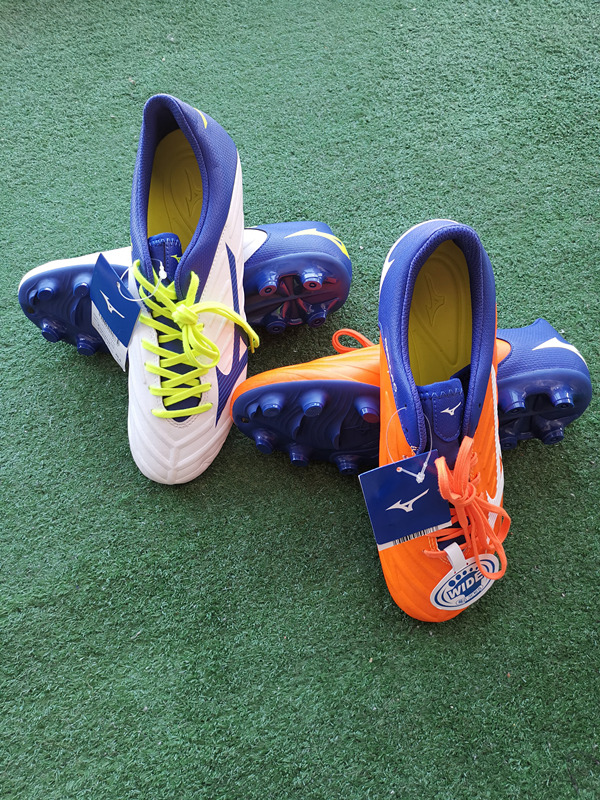 REBULA足球鞋美津浓低帮