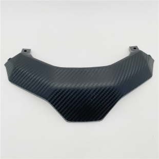 适用踏板车铃木UY125T车架下罩后尾灯黑外壳碳纤维后中心罩尾盖