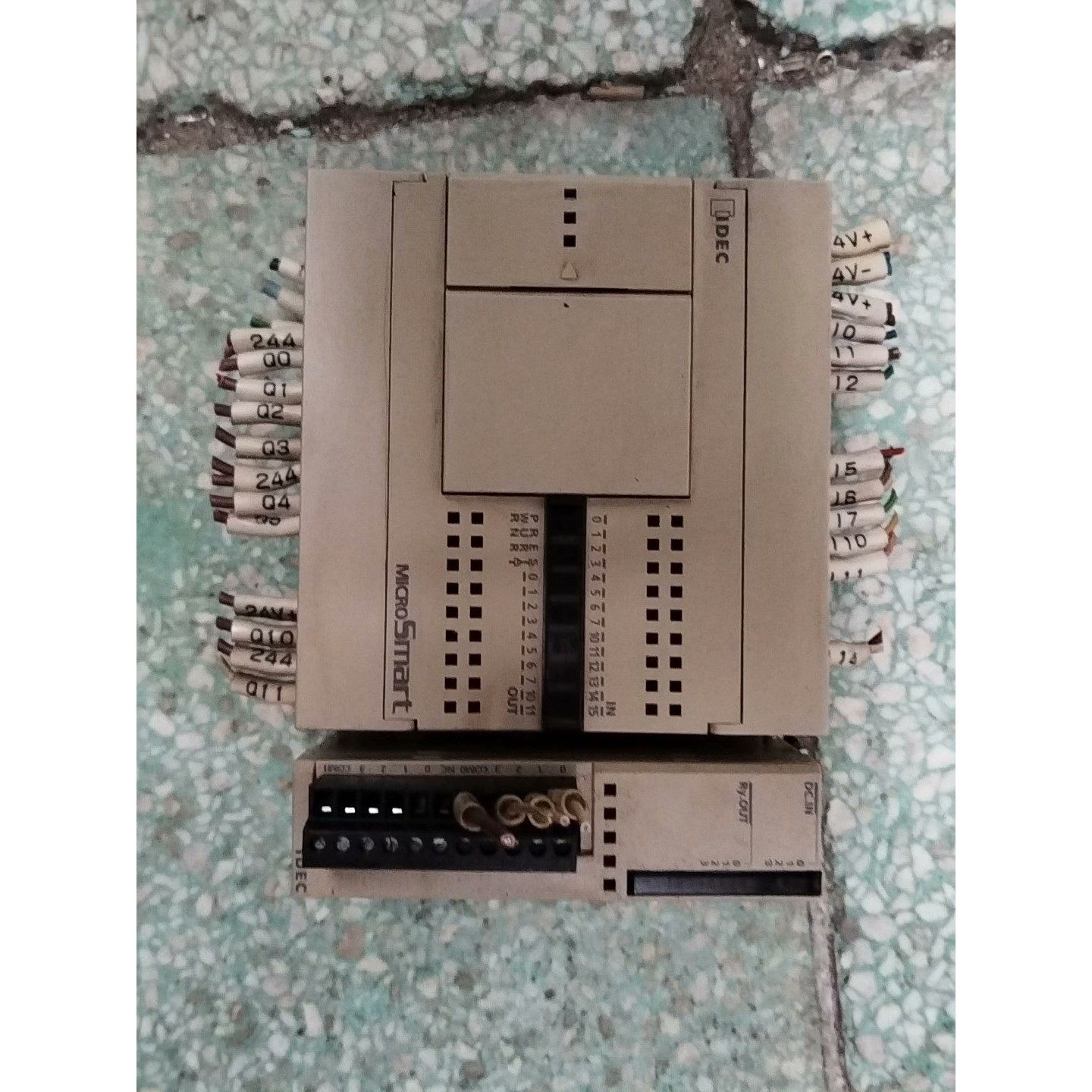 和泉FC4A-C24R2  FC4A-M08BR1,实物拍摄议价产品