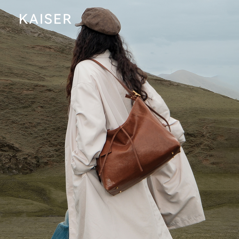 凯撒植鞣牛皮大容量托特包