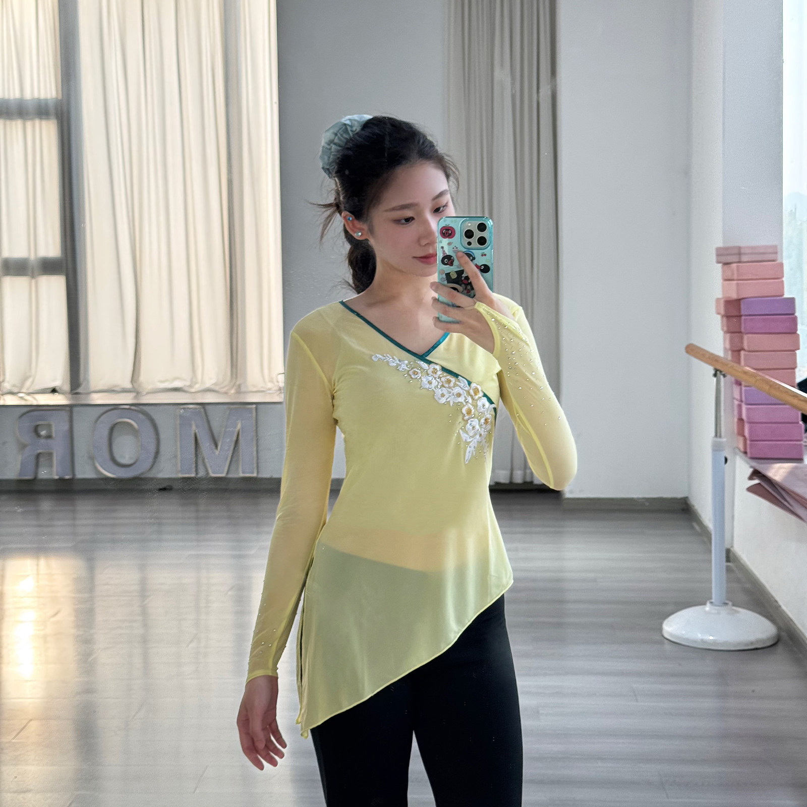 古典舞练功服女成人胶州纱衣身韵民族舞舞蹈演出服鹅黄色上衣长袖图片