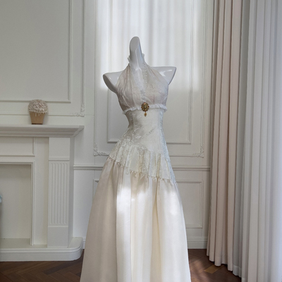 芷汀「阿尔忒弥斯」法式复古优雅挂脖礼服裙露背绑带度假风连衣裙