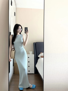 芷汀「凝蓝」温柔风针织长裙竖条纹显瘦无袖背心裙修身包臀连衣裙