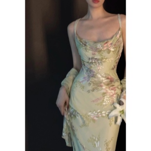 芷汀「春天一抹绿」复古烂花绡吊带斜裁连衣裙绿色一抹长裙