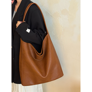 高级感美拉德水桶托特包新款软皮大容量单肩包复古百搭通勤包包