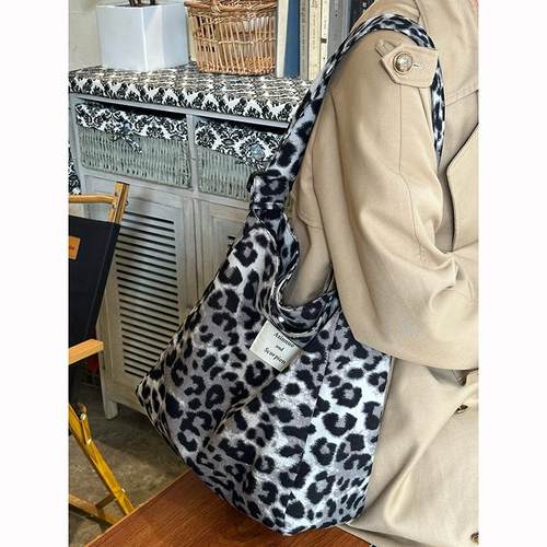 新款大容量松弛感小众单肩斜挎包