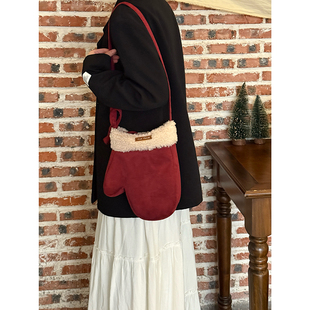 韩系复古双面毛绒手套包秋冬新款复古圣诞斜挎包小众便携手机包