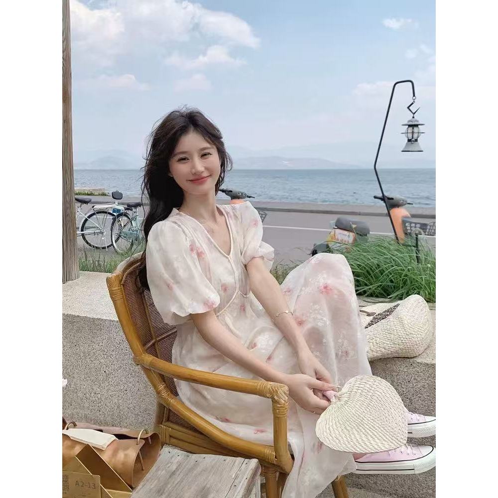 法式气质减龄宫廷短袖连衣裙女夏季新款收腰显瘦白月光别致连衣裙