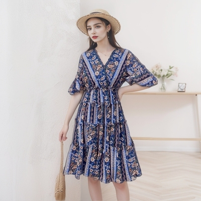 V领连衣裙挂脖云南旅游穿搭女装现货海边度假沙滩裙过膝短袖裙068