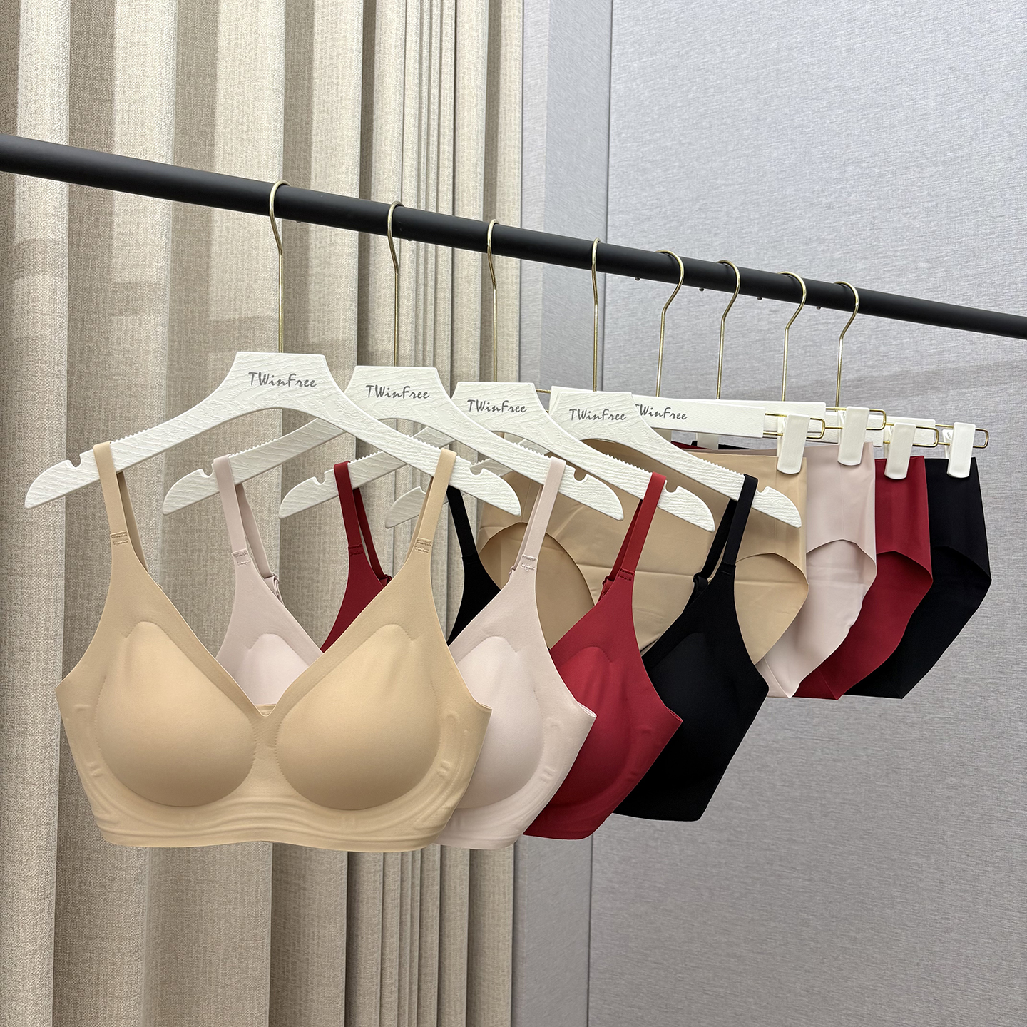 无痕软支撑提拉上托舒适文胸套装