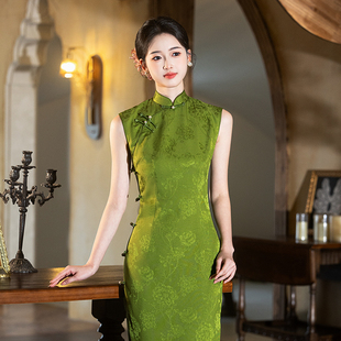 2025年夏季新款绿色新中式旗袍女长款传统高端修身版显白收腰无袖