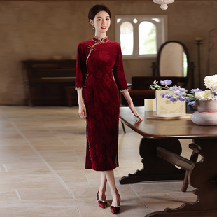 旗袍2025年秋冬新款 喜婆婆红色日常复古 改良金丝绒妈妈礼服婚宴装