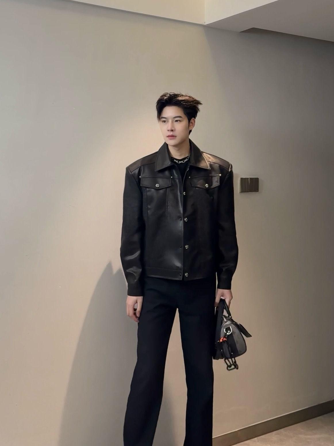 及时雨东 飞镖银扣环保蛋白垫肩短款皮衣夹克外套男