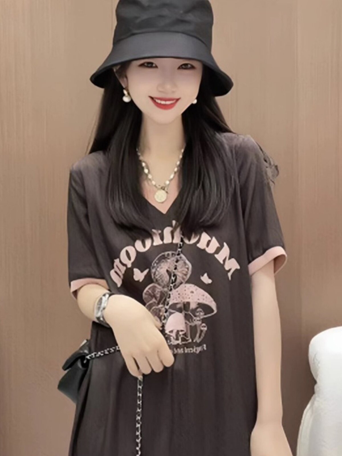 유럽 ??유명 브랜드 여성 캐주얼 스타일 디자인 브이넥 반팔 대비 문자 프린트 무릎 위 멋진 드레스