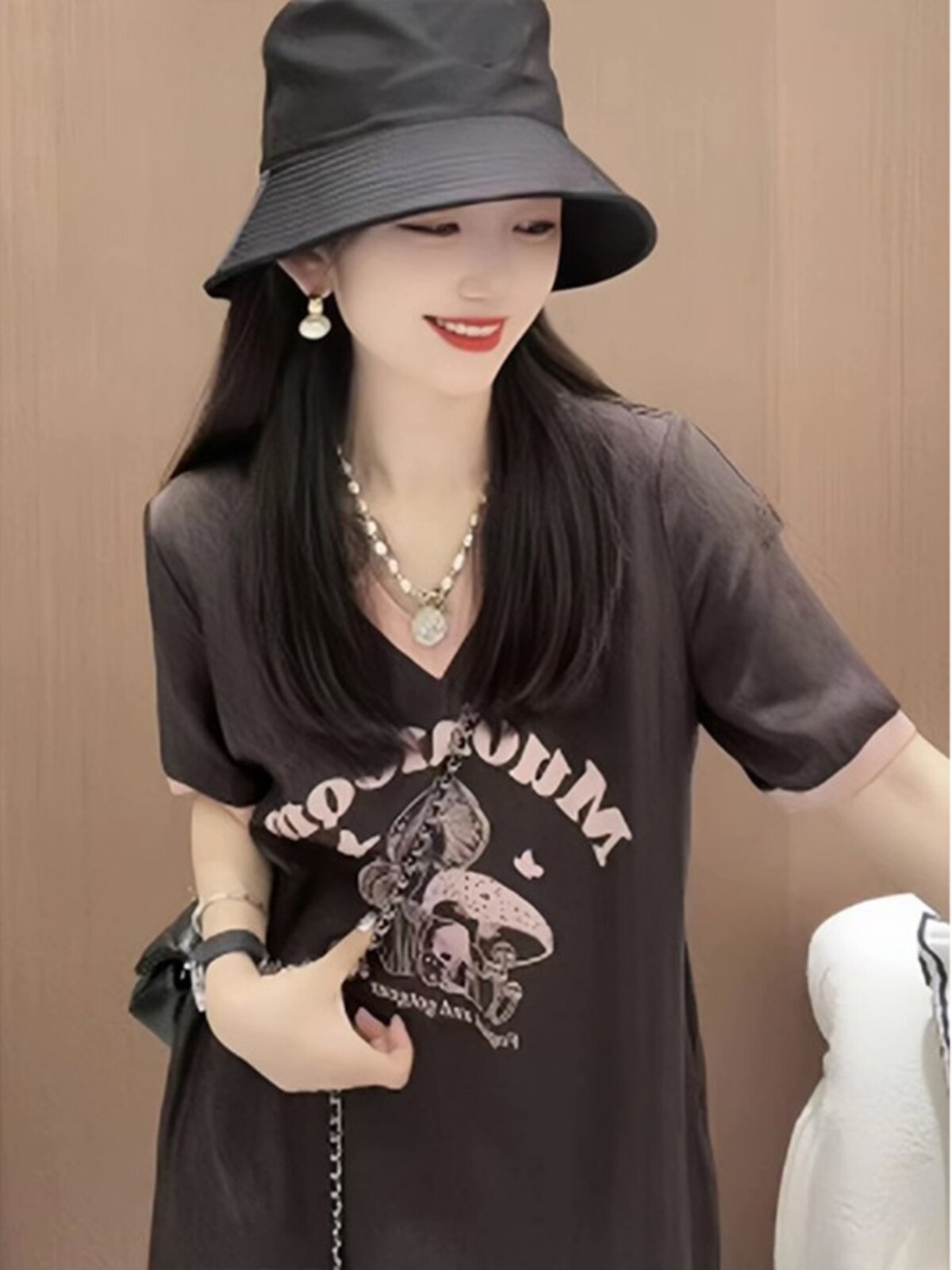 유럽 ??유명 브랜드 여성 캐주얼 스타일 디자인 브이넥 반팔 대비 문자 프린트 무릎 위 멋진 드레스