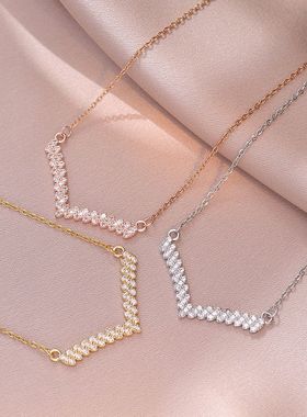 项链女 日韩风时尚满锆微镶V字字母钛钢项链小众设计饰品锁骨链