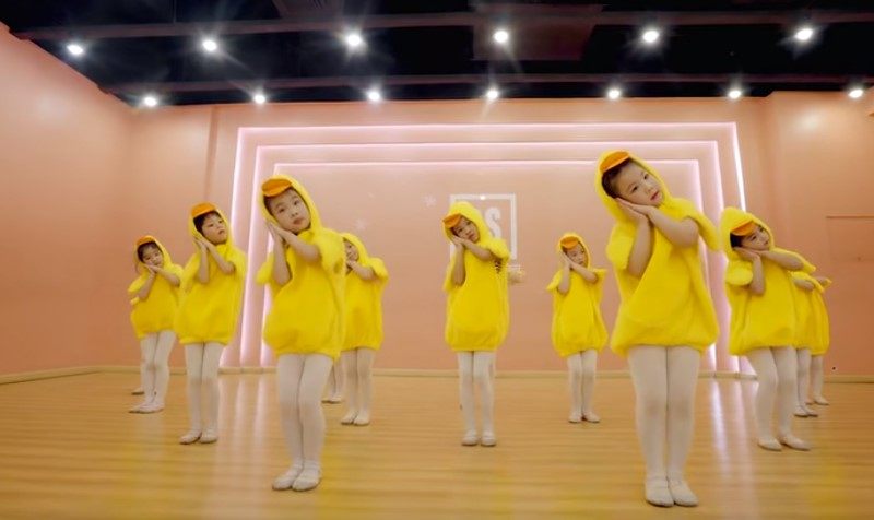 儿童小黄鸭演出服小鸭子舞蹈服加油鸭表演服幼儿舞蹈小鸭子嘎嘎嘎