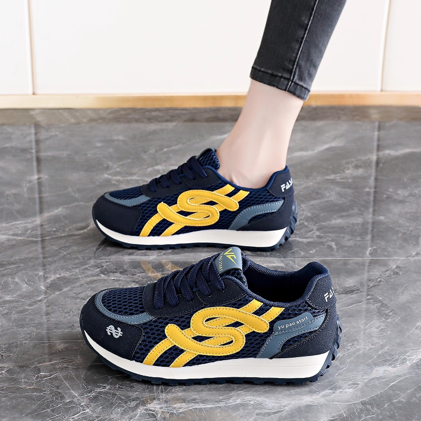 秋季网面休闲运动鞋轻便软底板鞋