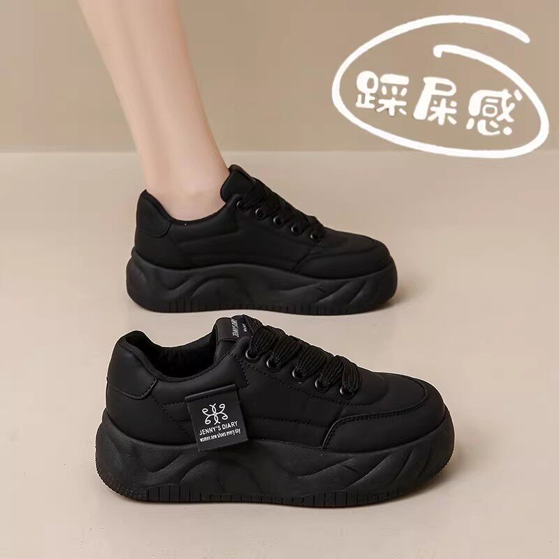 通勤小黑鞋2026年超火的鞋子女鞋软底休闲黑色运动鞋防滑工作板鞋