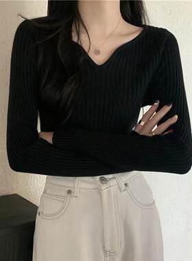 黑色紧身毛衣内搭配小西服的长袖加绒针织领打底衫女春秋高级感