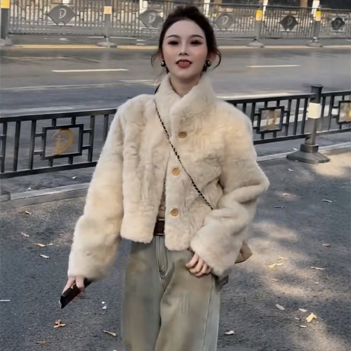 短款立领高级感羊羔毛外套女装冬季小个子爆款时尚超好看加厚上衣,女装/女士精品,短外套,淘宝优惠券,粉丝福利购,淘宝优惠卷