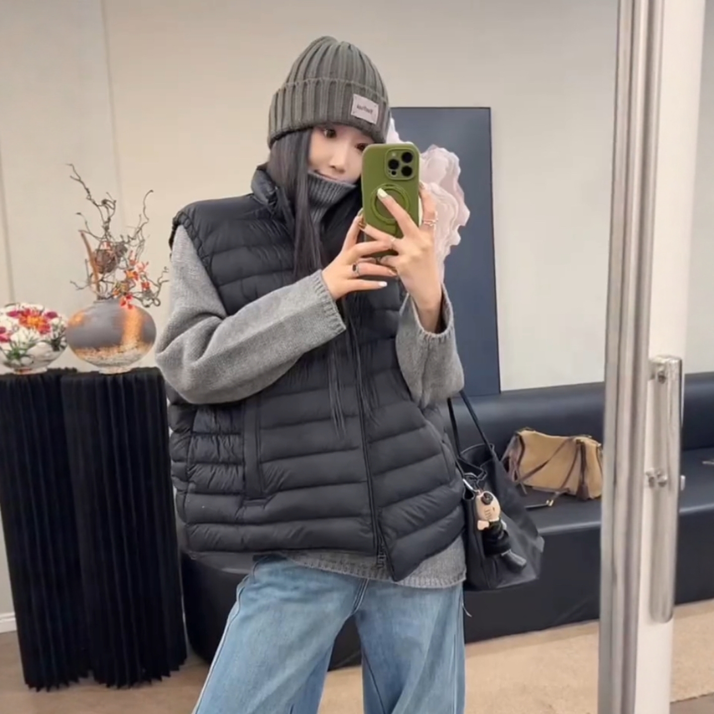 今年流行立领设计感羽绒马甲女