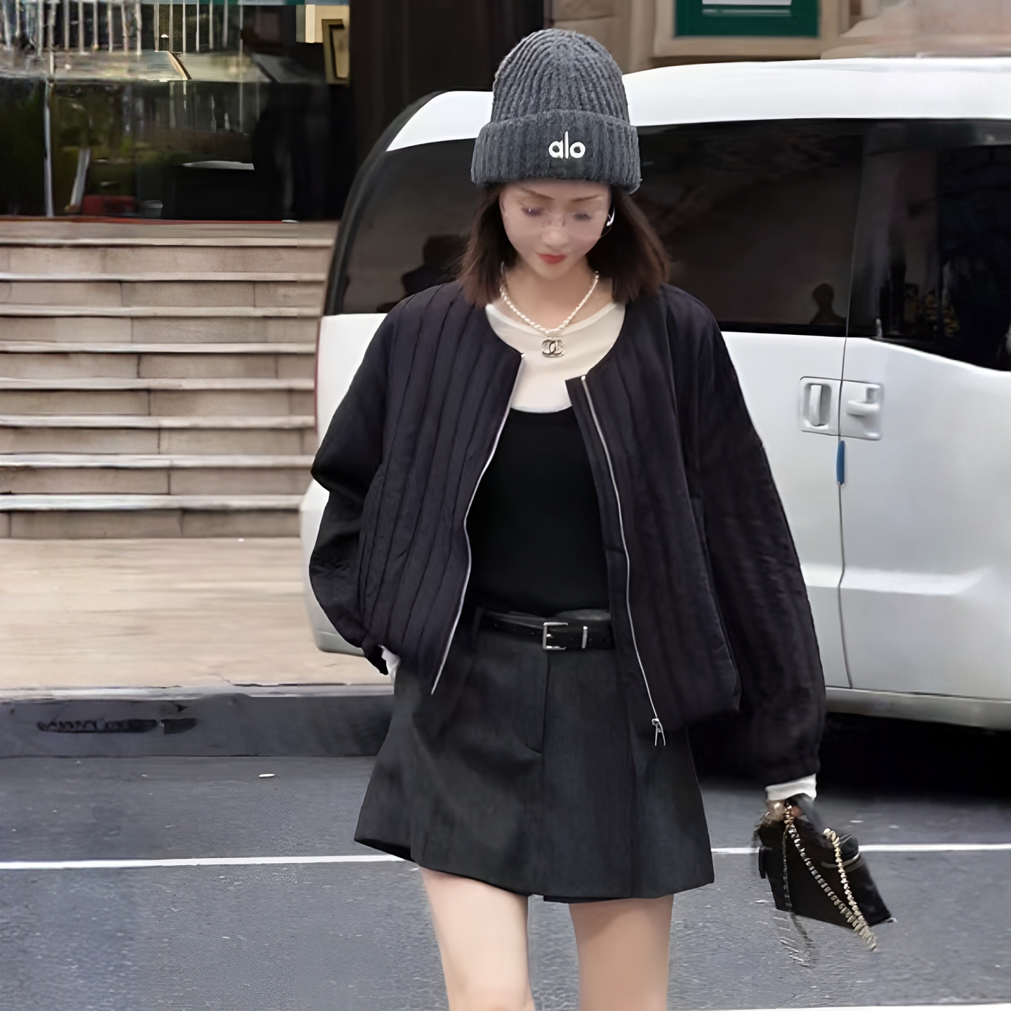今年流行设计感圆领棒球服短外套