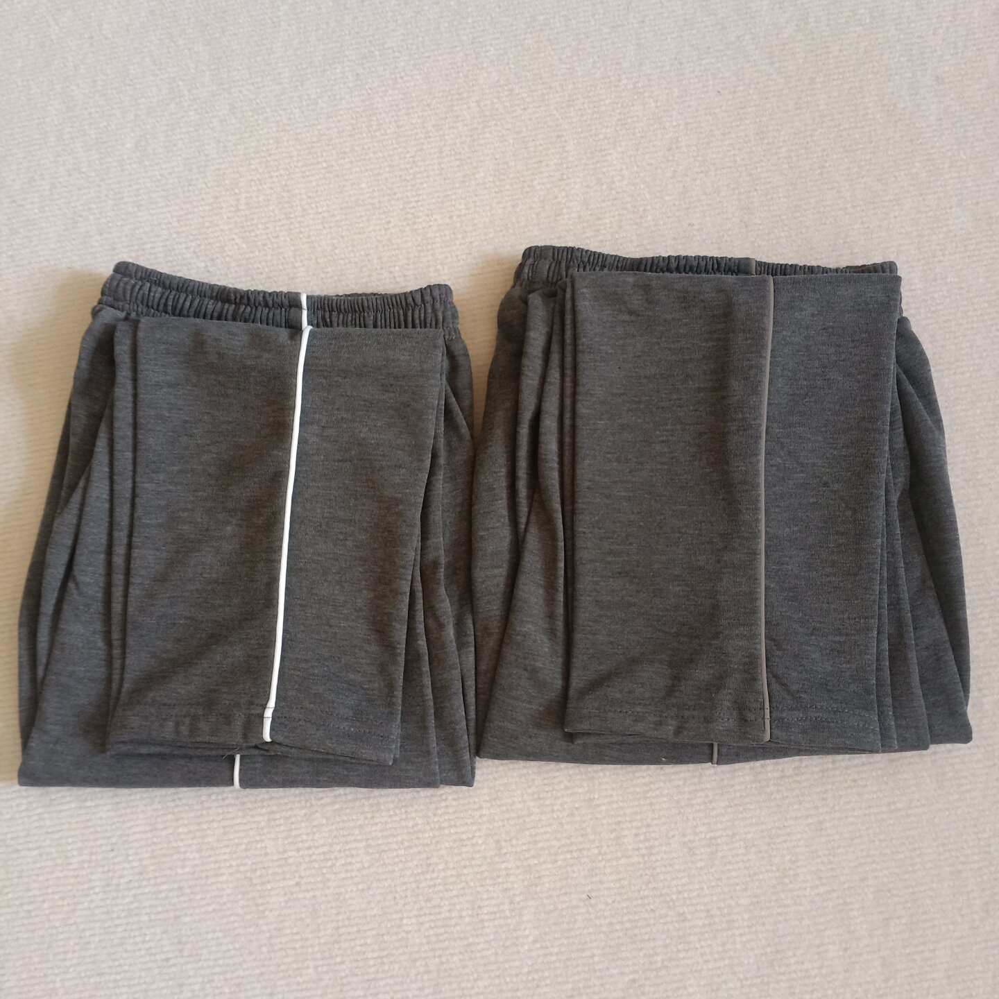 深灰宽松细白条校服裤