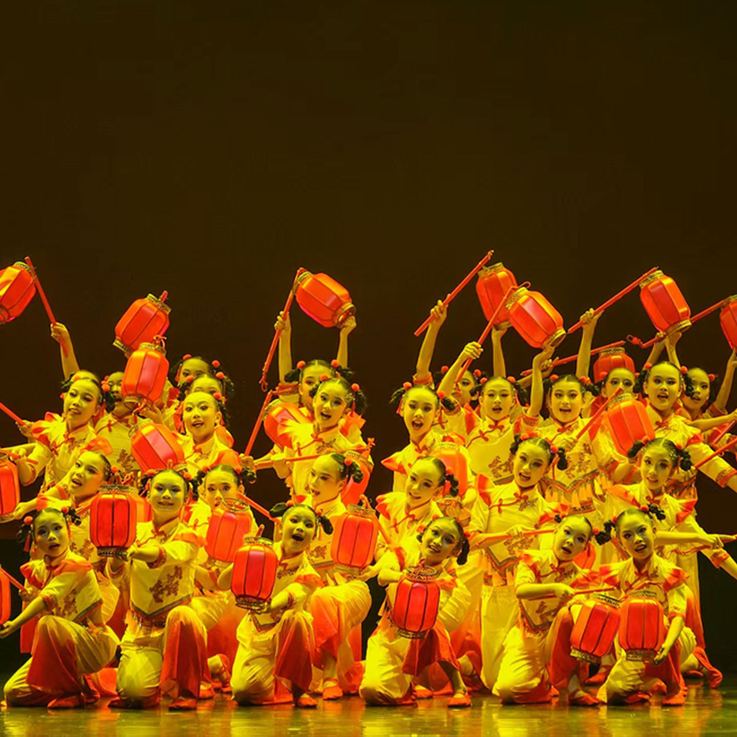 第十三届小荷风采灯忆故乡情服装