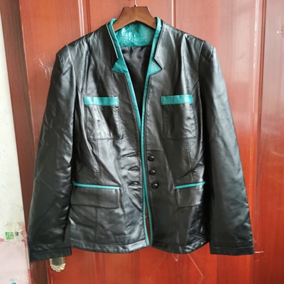 捡漏库存真皮女装上衣春秋皮衣外套山羊皮短款修身西服系扣机车服