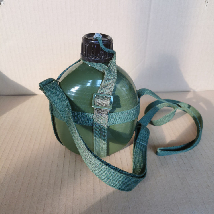 87式绿水壶户外运动大容量便携防摔铝水壶3522库存老式扁水壶,户外/登山/野营/旅行用品,水壶,淘宝优惠券,粉丝福利购,淘宝优惠卷