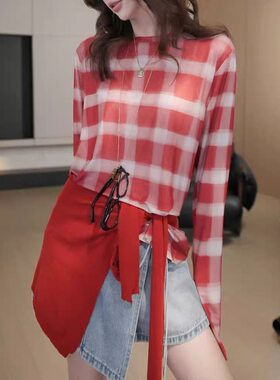 多巴胺红色格子微透网纱长袖t恤女士夏季2026新款防晒衣罩衫上衣