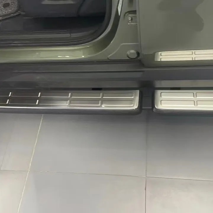 奇瑞ICARV23门槛条侧踏盖板改装