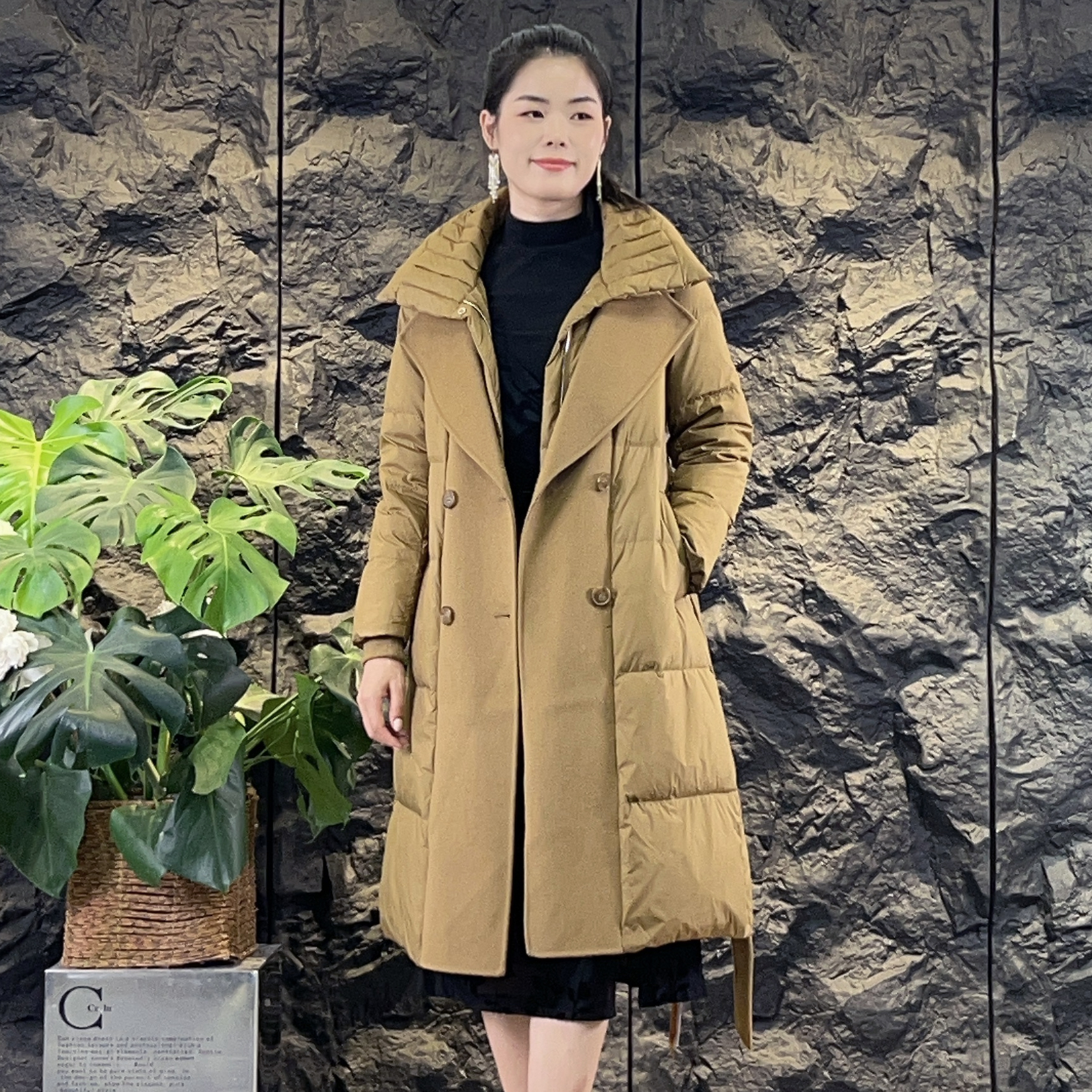 可路莎双面呢拼接中长羽绒服