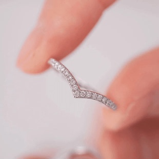 S925莫桑石戒指许愿骨V形排钻戒女款小戒指搭配叠戴镀银食指配戒