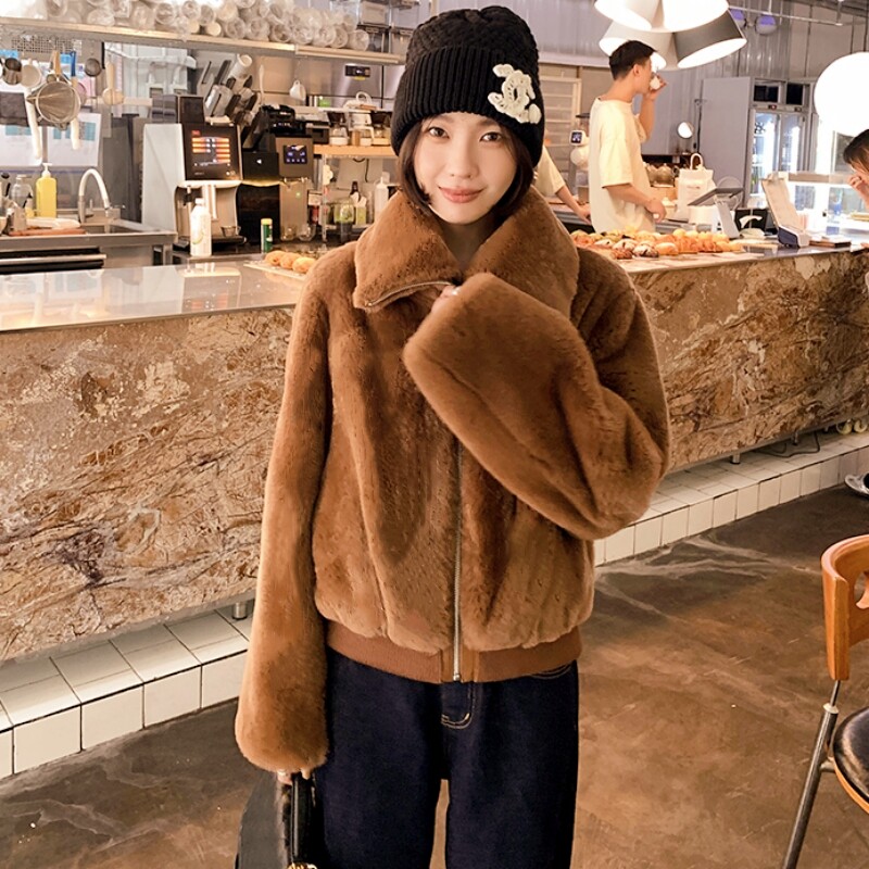 2025秋冬新款环保立领保暖好穿獭兔仿皮草外套女毛毛翻领上衣短款