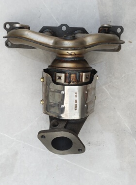 适用于现代新胜达2.4索兰托2.4三元催化器 排气管前节 原装位安装