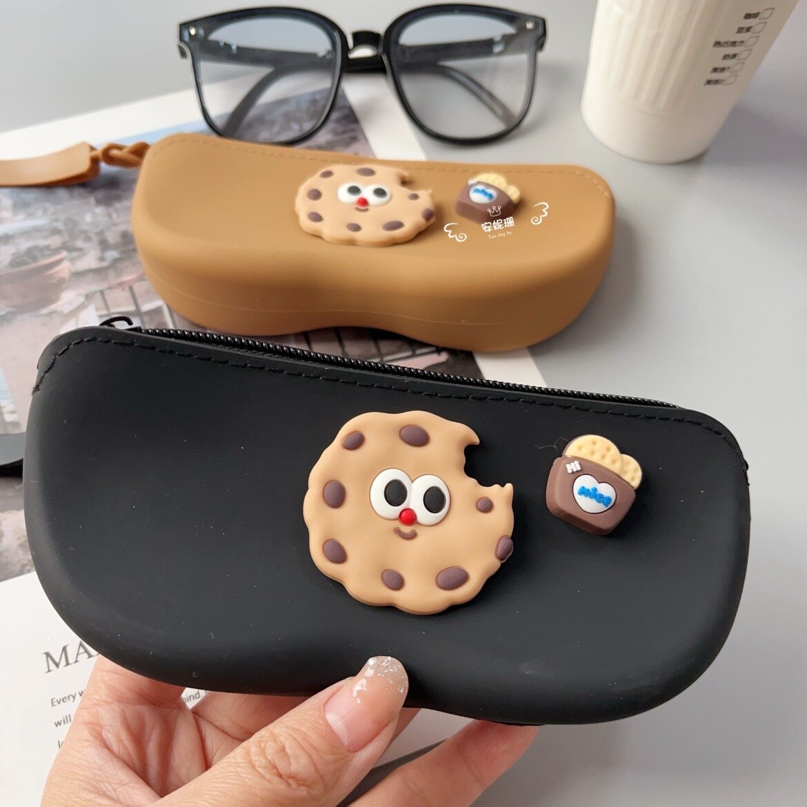 2026春季新品卡通可爱牛奶饼干眼镜袋太阳镜墨镜挂绳式便携收纳袋