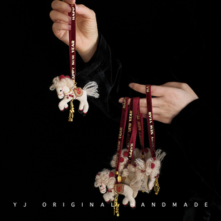 马年包包挂件小马生肖玩偶挂饰可爱动物毛绒手工车挂情侣新年礼物