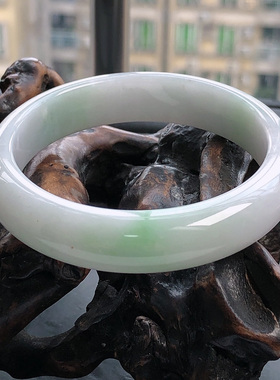 自然光实物拍/57.2圈缅甸天然翡翠A货飘绿正圈手镯52.97g老坑