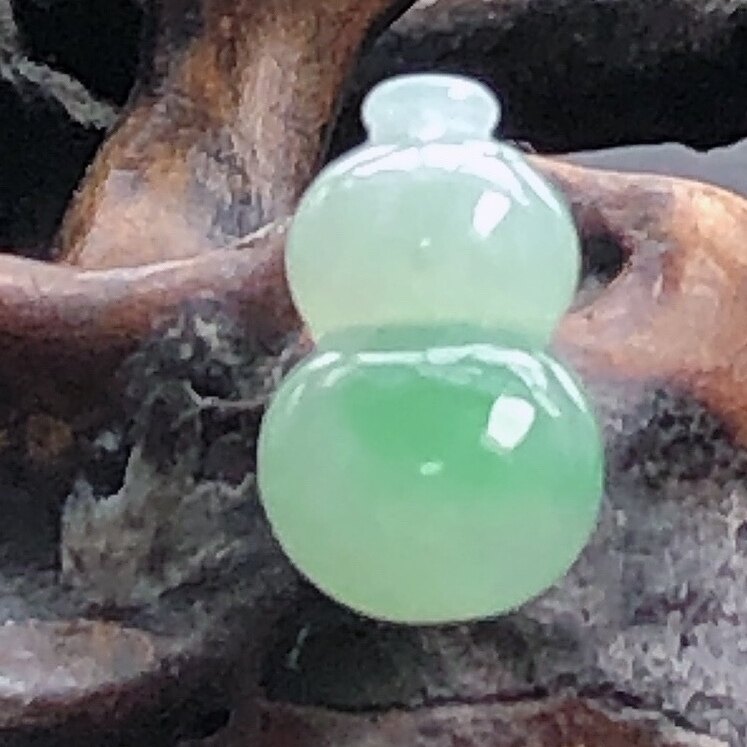 自然光实物拍/缅甸天然翡翠A货好种水飘阳饱满葫芦吊坠挂件1.64g