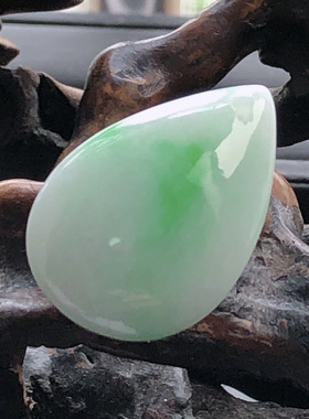 自然光实物拍摄/缅甸天然翡翠A货飘绿水滴吊坠挂件7.76g老坑精品