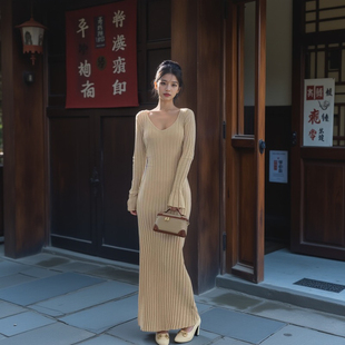 图图2024年新款垂坠感气质长裙子高端精致显身材极简针织连衣裙女