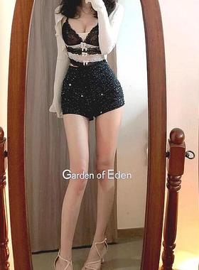 图图小有名气的黑色亮片特别显腿长的一款休闲高腰短裤