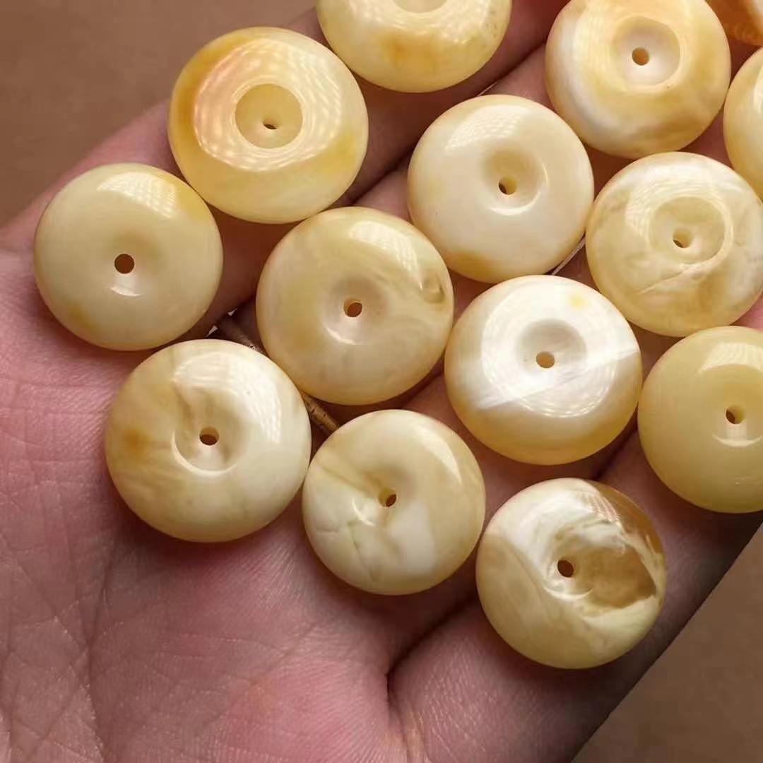 2026天然蜜蜡俄料平安扣小吊坠白妖花蜡质浓郁配饰项链可塘珠宝