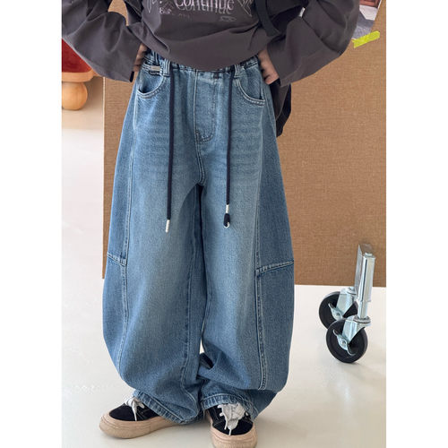 YL 880515 贴小标拼接弯刀牛仔裤