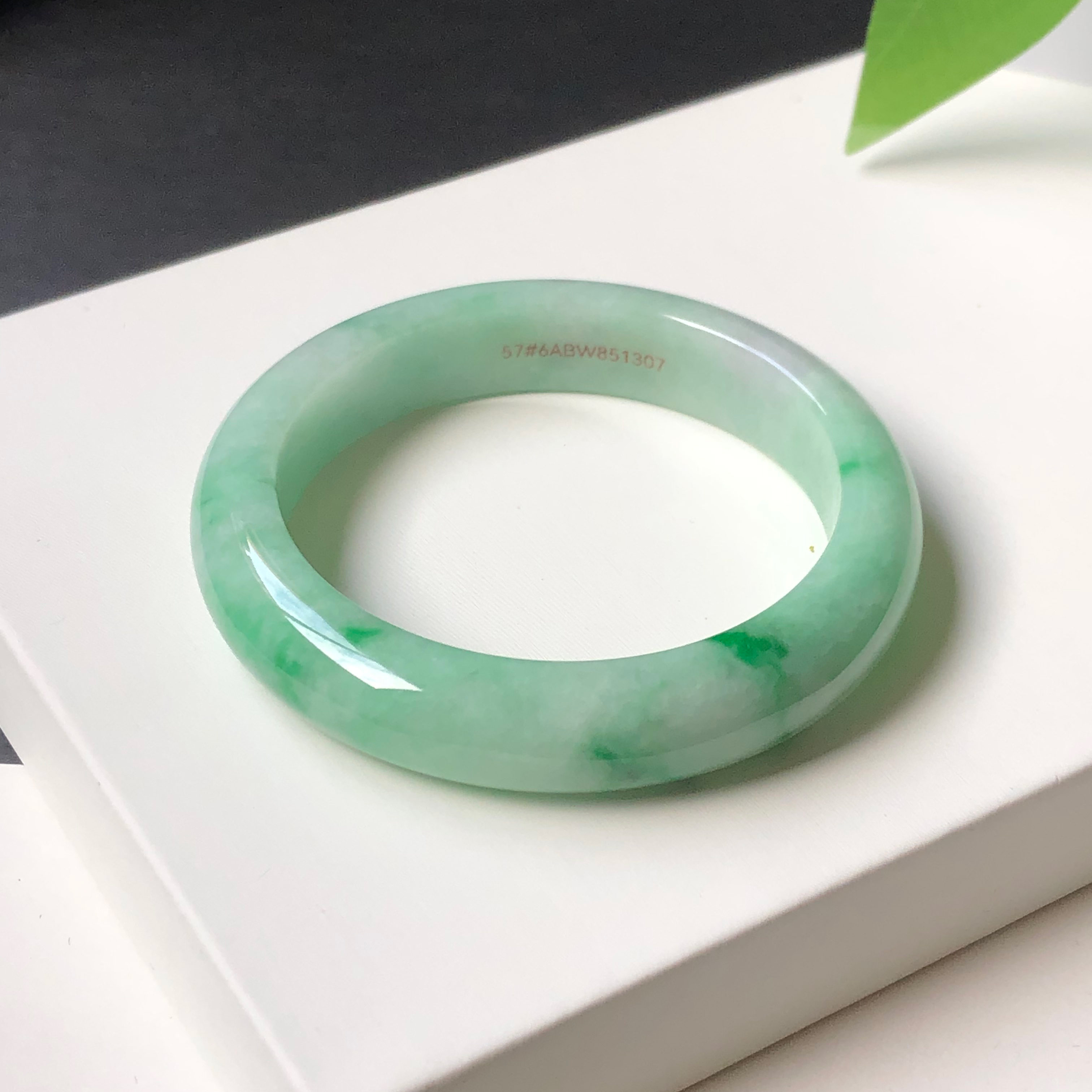 57圈6ABW851307平安镯 大艺珠宝白底青飘阳绿缅甸天然A货翡翠手镯