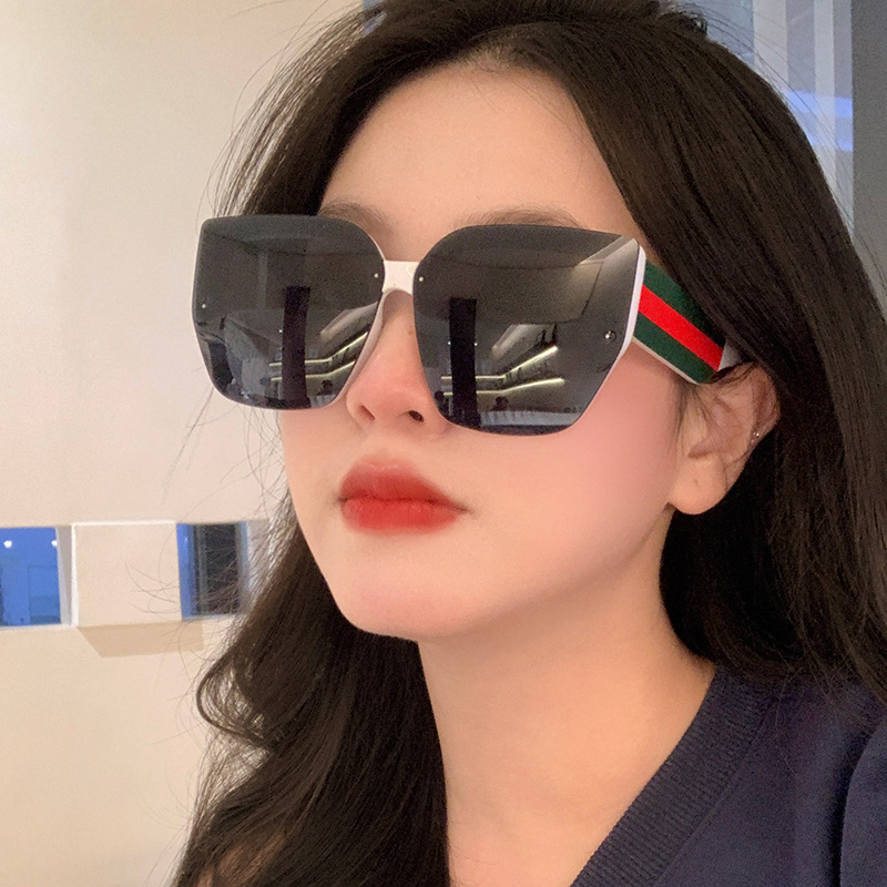 欧美大框感气质显脸小2025新款墨镜女潮凹造型时髦出游太阳镜