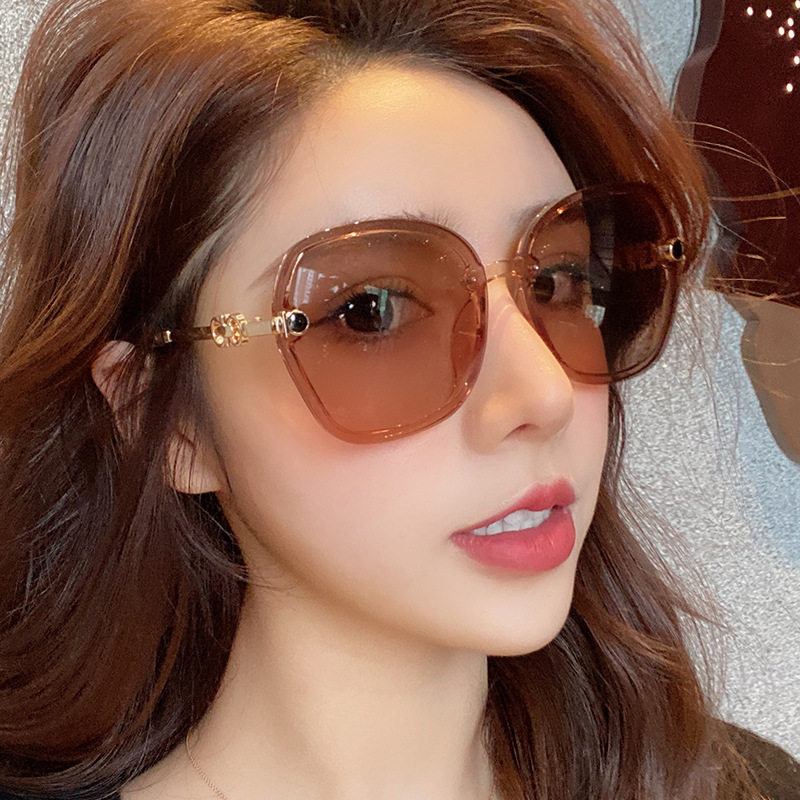 欧莱欧2025新款时尚太阳镜女框金属欧美墨镜防紫外线透明眼镜