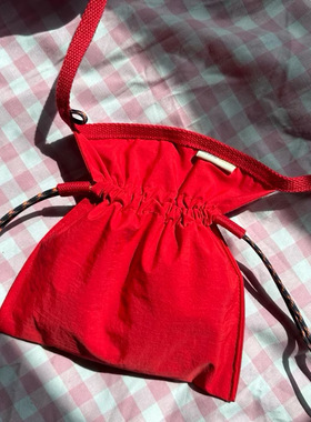 泰国本土 focco rocco红色抽绳束口包防水斜挎包